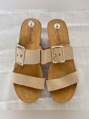 Bio-Gold Italian Leather Double Strap Buckle Cork Wedge Sandal — Tan/Beige, 9